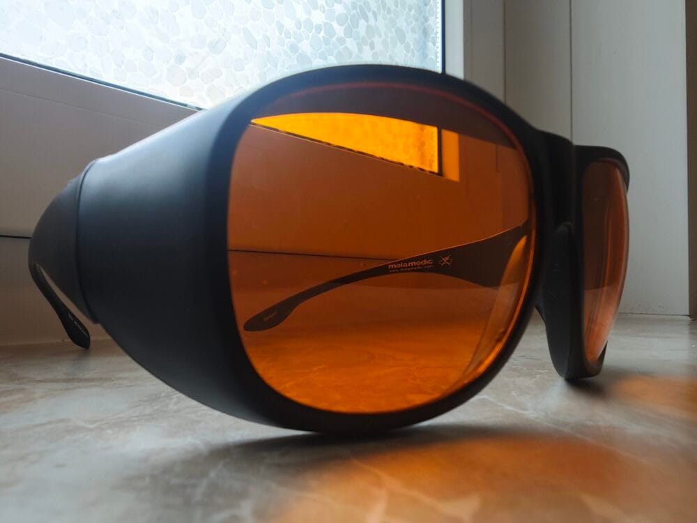 Close up af søvnbrillerne efter 60 dages brug - ingen slid